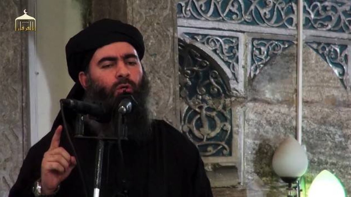 Abú Bakr Al Baghdadi, durante una de sus pocas intervenciones públicas.-AFP