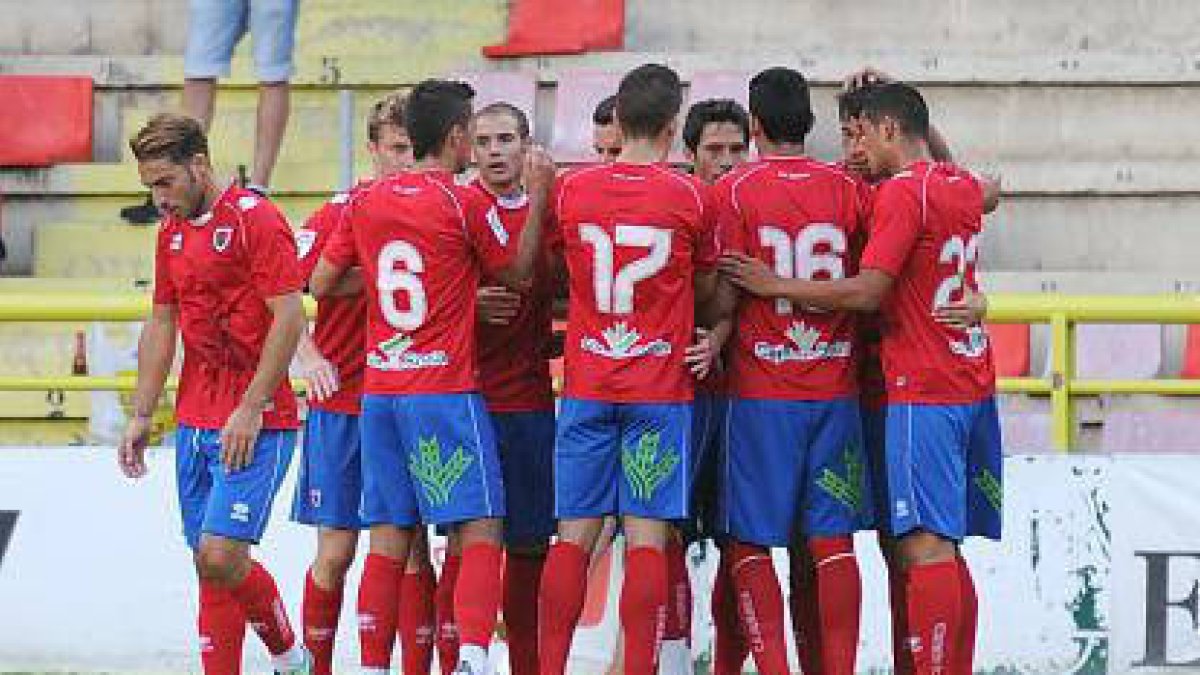 El Numancia logró su primer triunfo de preparación. / ISRAEL L. MURILLO / EL CORREO DE BURGOS-