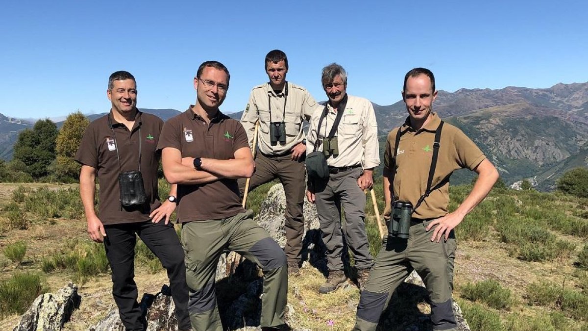 De izquierda a derecha: Ignacio Carro Herrera, Daniel Pinto Parada, Pedro García Gonzalez, Lorenzo González amigo y Óscar Álvarez Fernández-- E.M.