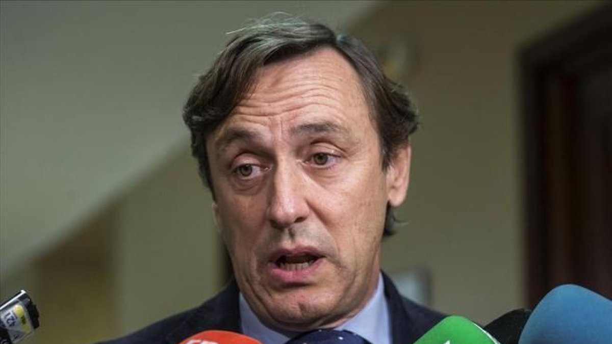 El portavoz parlamentario del PP, Rafael Hernando, en una foto reciente en los pasillos del Congreso.-EFE
