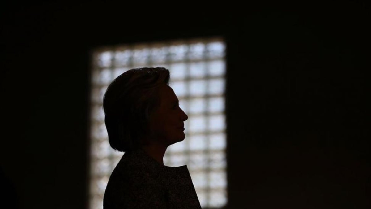 Hillary Clinton, habla durante un acto de campaña en el Douglass Parque Gynasium.-JOE RAEDLE