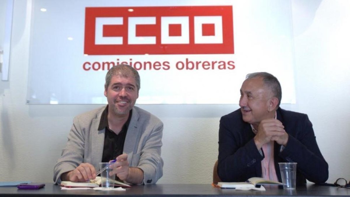 Unai Sordo, a la izquierda, y Pepe Alvarezreunion, a la derecha, en la reunión conjunta de las ejecutivas de CCOO y de UGT.-DAVID CASTRO