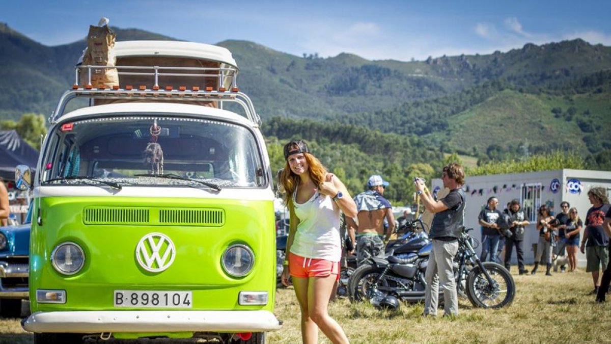 Vehículos de colección y transformados y ambiente de surf y rock protagonizan el festival, en la imagen durante una edición anterior.-HDS