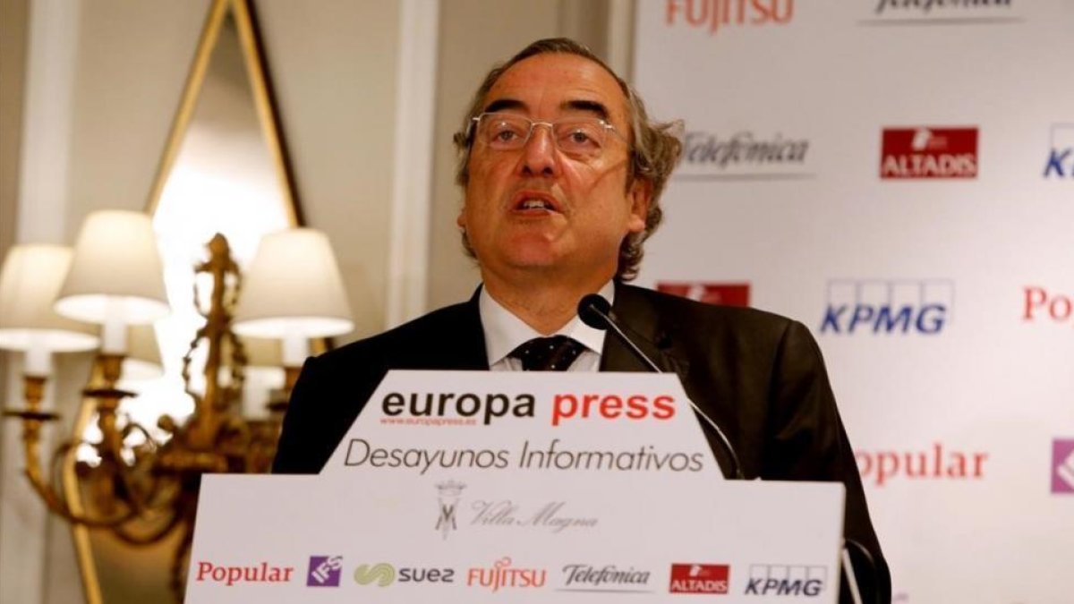 El presidente de la CEOE, Juan Rosell, durante la conferencia que ha dado este miércoles.-JUAN MANUEL PRATS