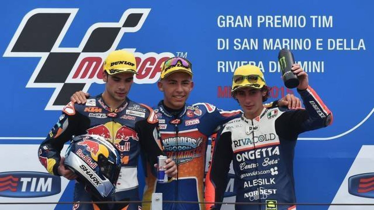 Enea Bastianini celebra su victoria en el GP de San Marino.-Foto: ALBERTO PIZZOLI / AFP