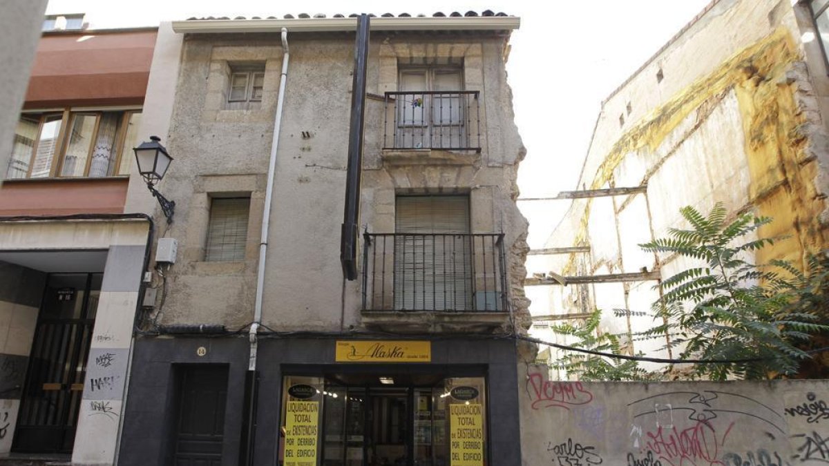Exterior de la tienda Calzados Alaska que está en liquidación.-LUIS ÁNGEL TEJEDOR