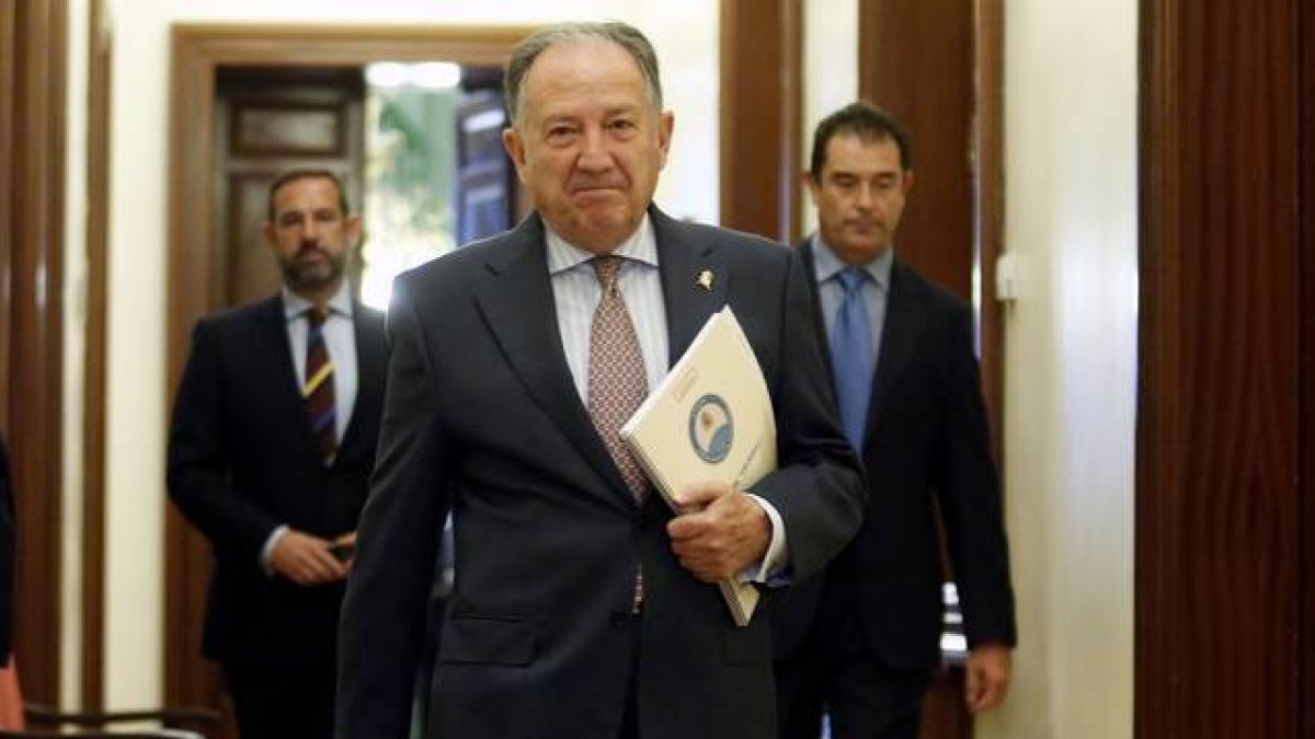 El director del CNI, Félix Sanz Roldán, tras una comparecencia en la comisión de gastos reservados, en una imagen de archivo.-Foto: JUAN MANUEL PRATS