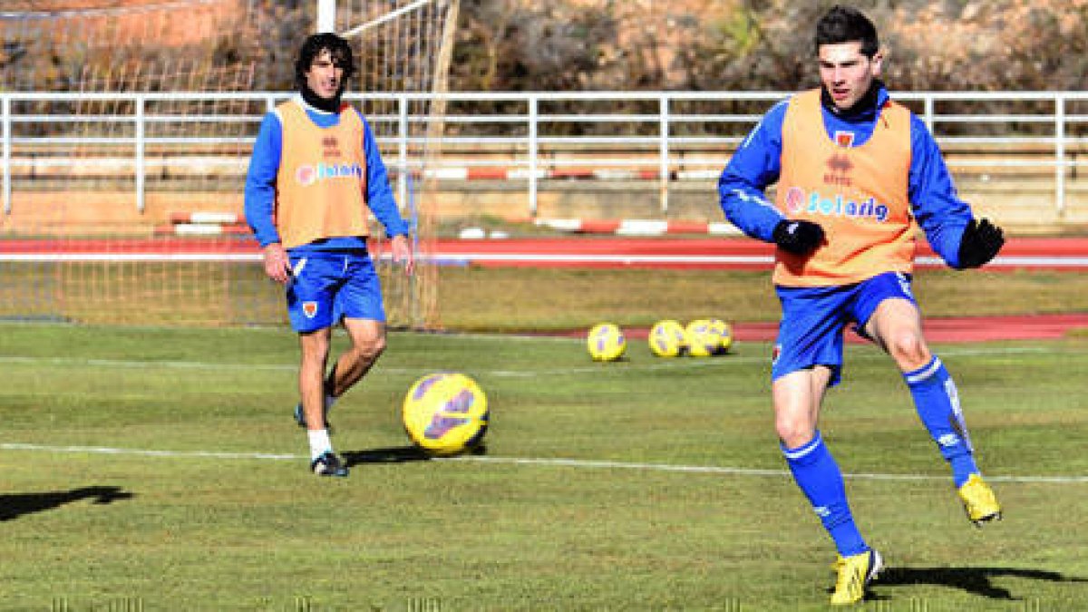 Bonilla en el entrenamiento de ayer en el anexo de Los Pajaritos. / Álvaro Martínez-