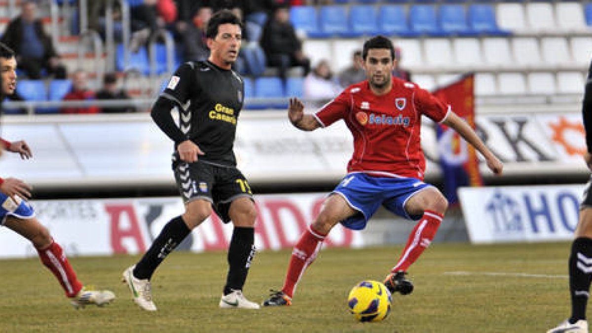 El centrocampista cántabro en un partido de la pasada temporada. / DIEGO MAYOR-