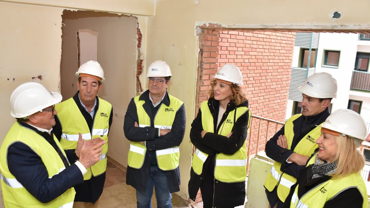 La directora general de Vivienda ha visitado las casas de los camineros. HDS