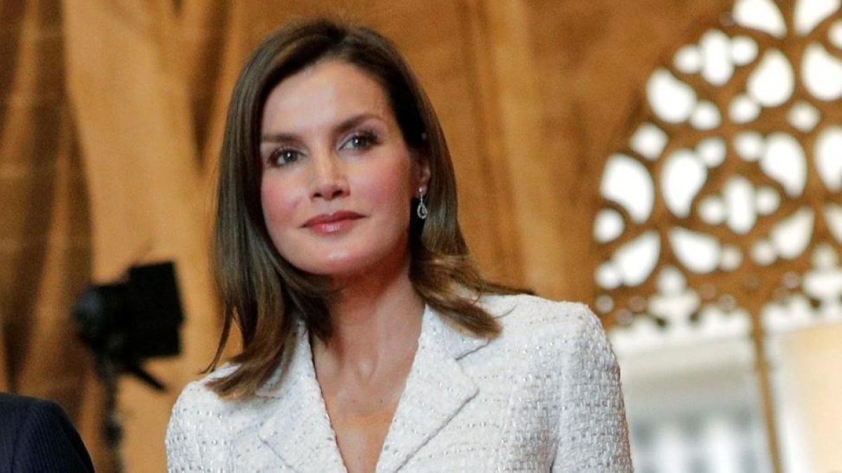 La reina Letizia, en la Lonja de Mercaderes de València, este lunes.-EFE / MANUEL BRUQUE