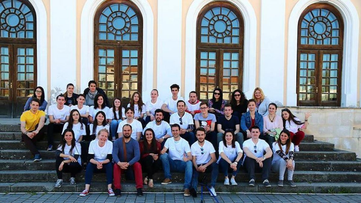 El grupo de participantes de cinco países posa en Alba Iulia (Rumanía).-D. S.