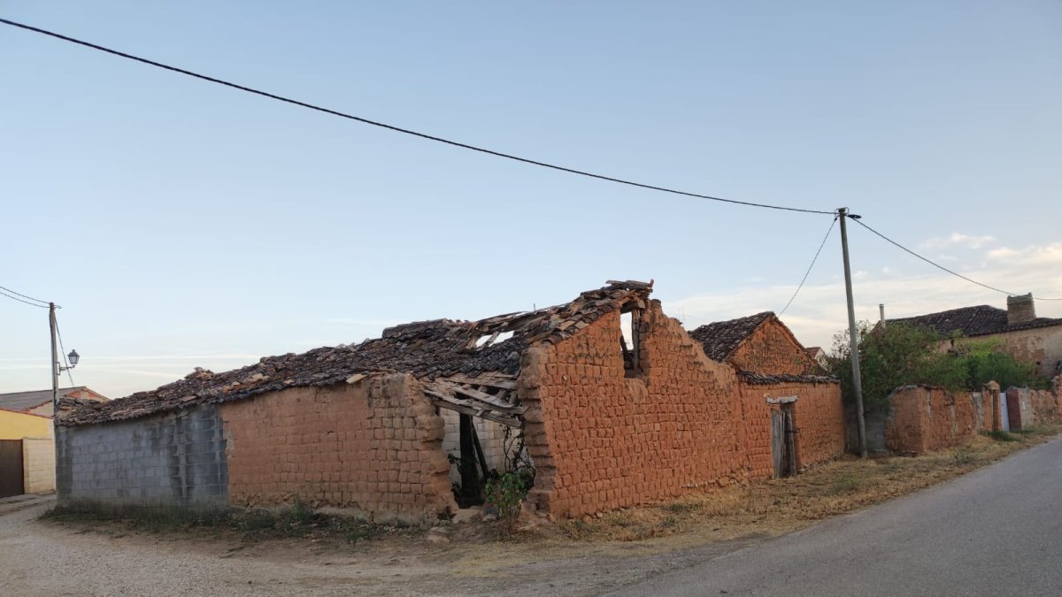 Uno de los edificios en ruina en El Burgo de Osma.-HDS