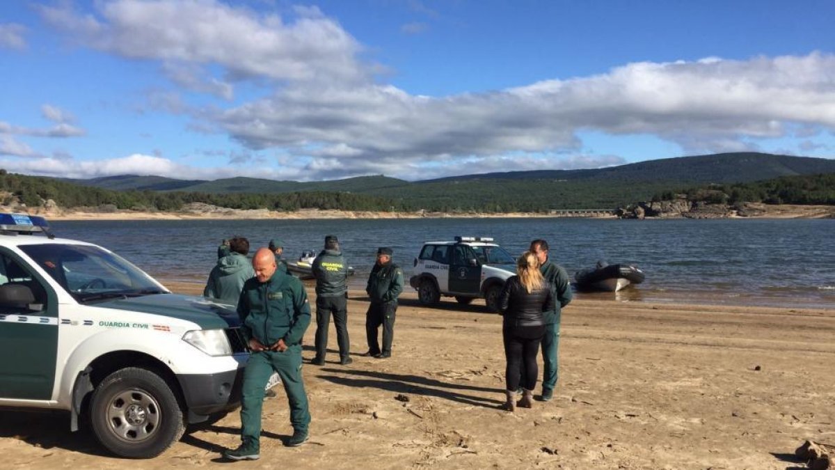 Efectivos de la Guardia Civil han hallado el cuerpo del joven que se ahogó el domingo en Playa Pita.-