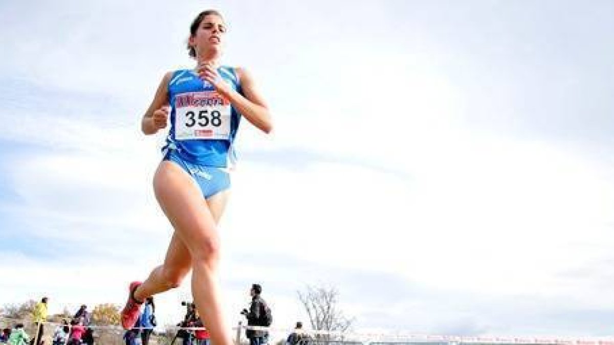 Marta Pérez Miguel se proclamó campeona de España promesa en 1.500. / VALENTÍN GUISANDE-