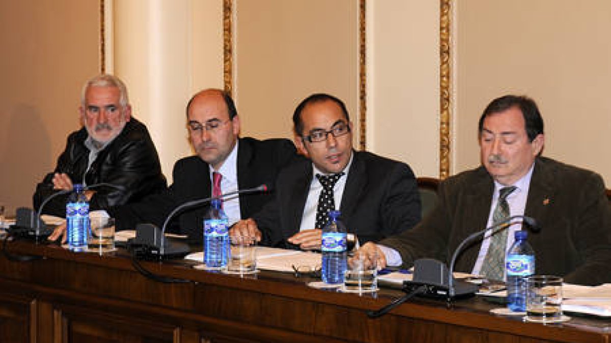 Los diputados socialistas  Romero, Alonso, Rey y Corredor durante un Pleno. / VALENTÍN GUISANDE-