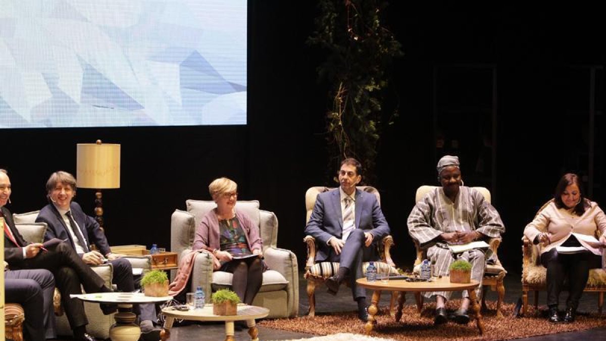 Leal, Torrebadella, Oumarou y Carrillo en una de las mesa de debate de ayer.-LUIS ÁNGEL TEJEDOR
