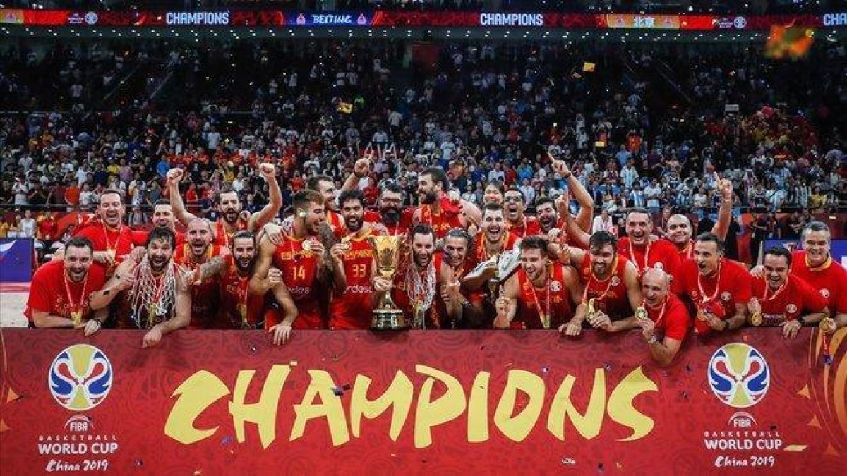 Los jugadores de España, felices con la conquista en China.-