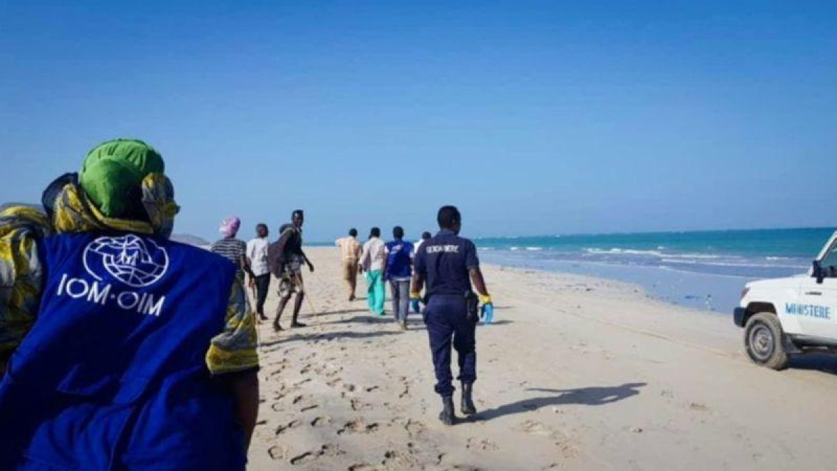 Búsqueda de sobrevivientes del naufragio de dos embarcaciones con migrantes en las costas de Godoria, Yibuti.-AFP OIM