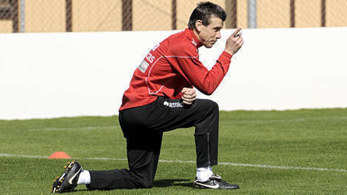 El técnico del Numancia, Juan Carlos Unzué. / ÚRSULA SIERRA-