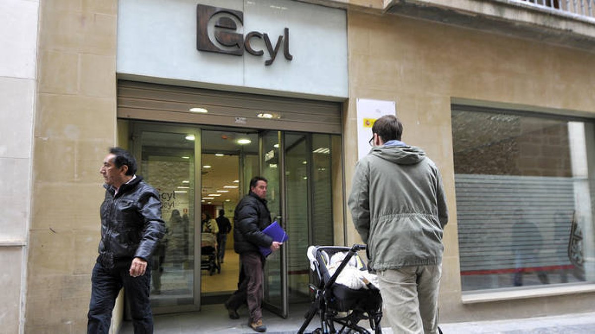 Instalaciones de la oficina de empleo en la capital soriana. / VALENTÍN GUISANDE-