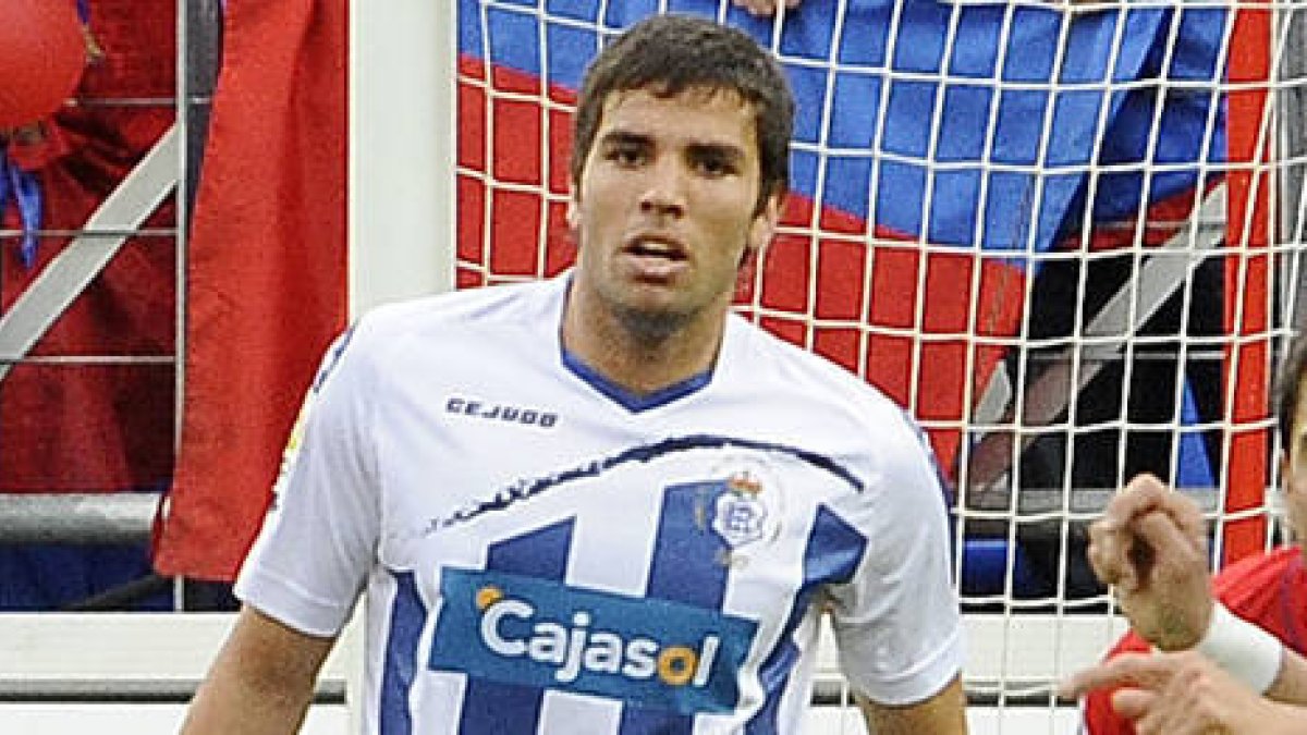 Leandro Cabrera jugó la temporada pasada cedido en el Recreativo. / VALENTÍN GUISANDE-