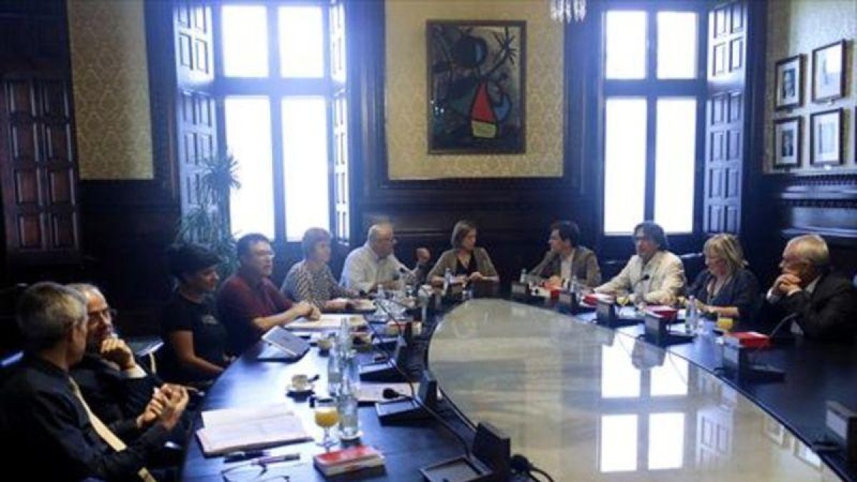 Imagen de una reunión de la Mesa del Parlament.-ACN / P. MATEOS