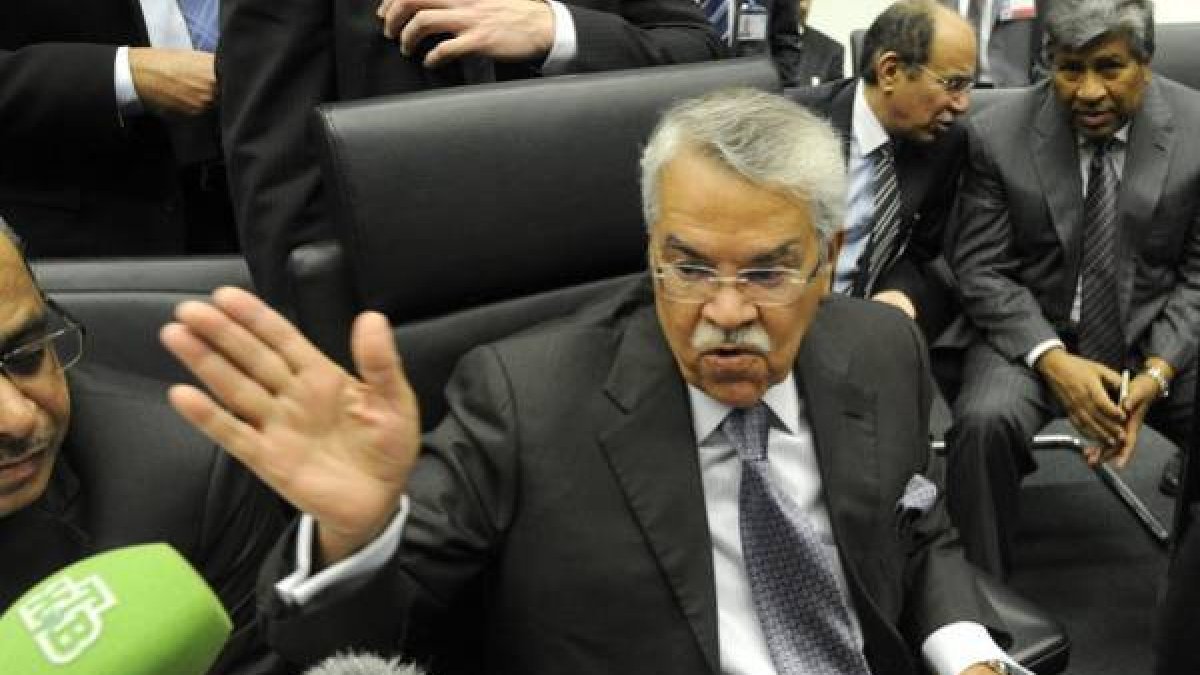 El ministro saudí de petróleo, Ali Al-Naimi, antes del comienzo de la reunión ministerial de la Organización de Países Exportadores de Petróleo (OPEP) en Viena.-Foto:   HERBERT PFARRHOFER / EFE