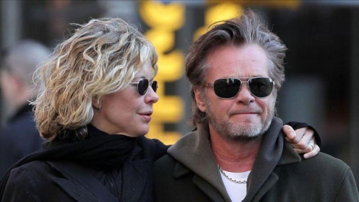 Meg Ryan y su novio, el rockero John Mellencamp pasean por las calles de Nueva York.-BAUER-GRIFFIN GC