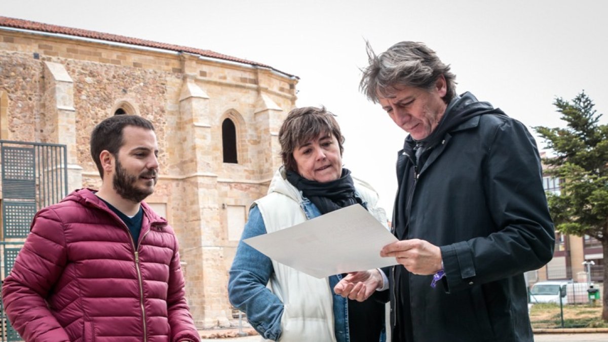 Eder García, Ana Alegre y Carlos Martínez en Santa Clara. GONZALO MONTESEGURO