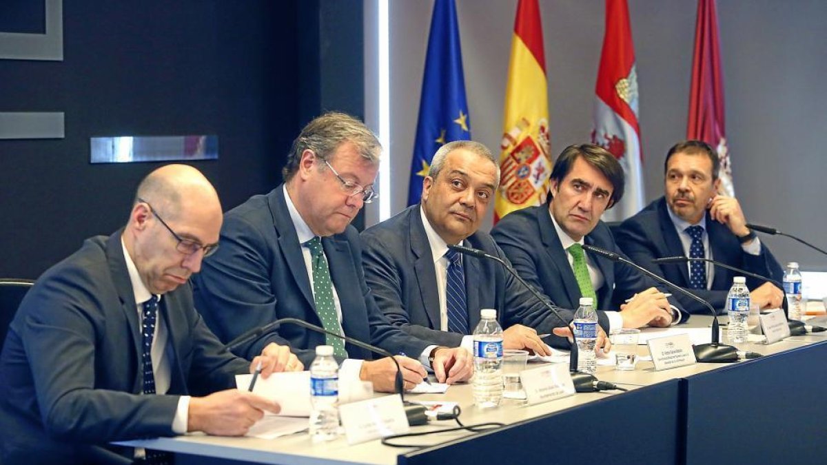Martín Tobalina, Antonio Silván, Víctor Calvo Sotelo, Suárez-Quiñones y Miguel Rego, durante la rueda de prensa de conmemoración de los 10 años de Incibe.-ICAL