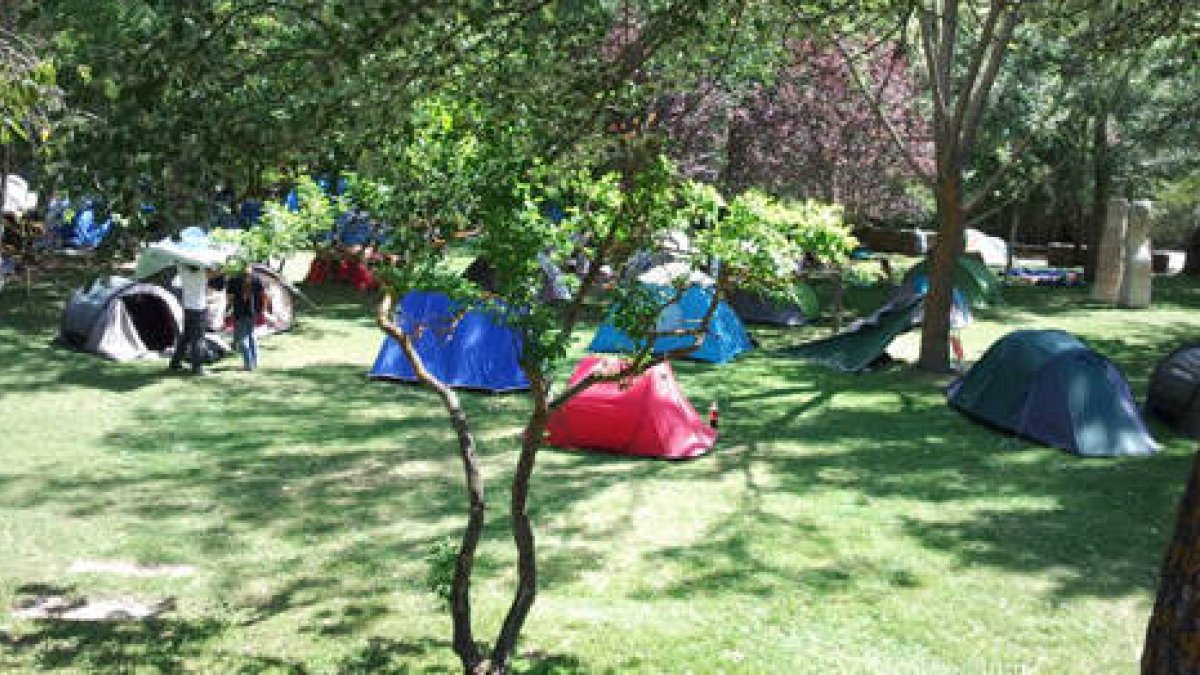 La acamapada ilgeal que se produjo junto al río Duero en la celebración del Enclave de Agua. -