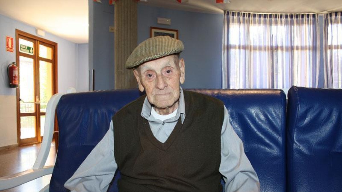 Albano Rodríguez Prieto cumple hoy 105 años y le esperan sorpresas y mucho cariño en la residencia de Ólvega.-HDS