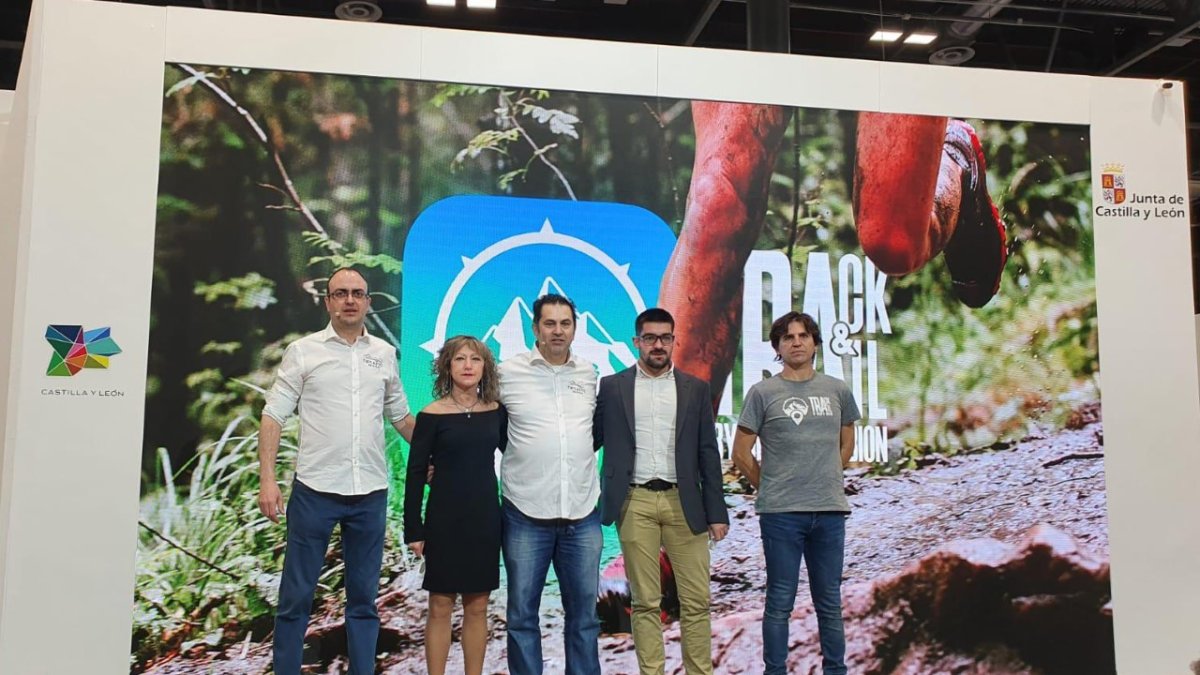 Representantes de Desafío Urbión en la presentación de la Red de Circuitos Track & Trail en Fitur. HDS