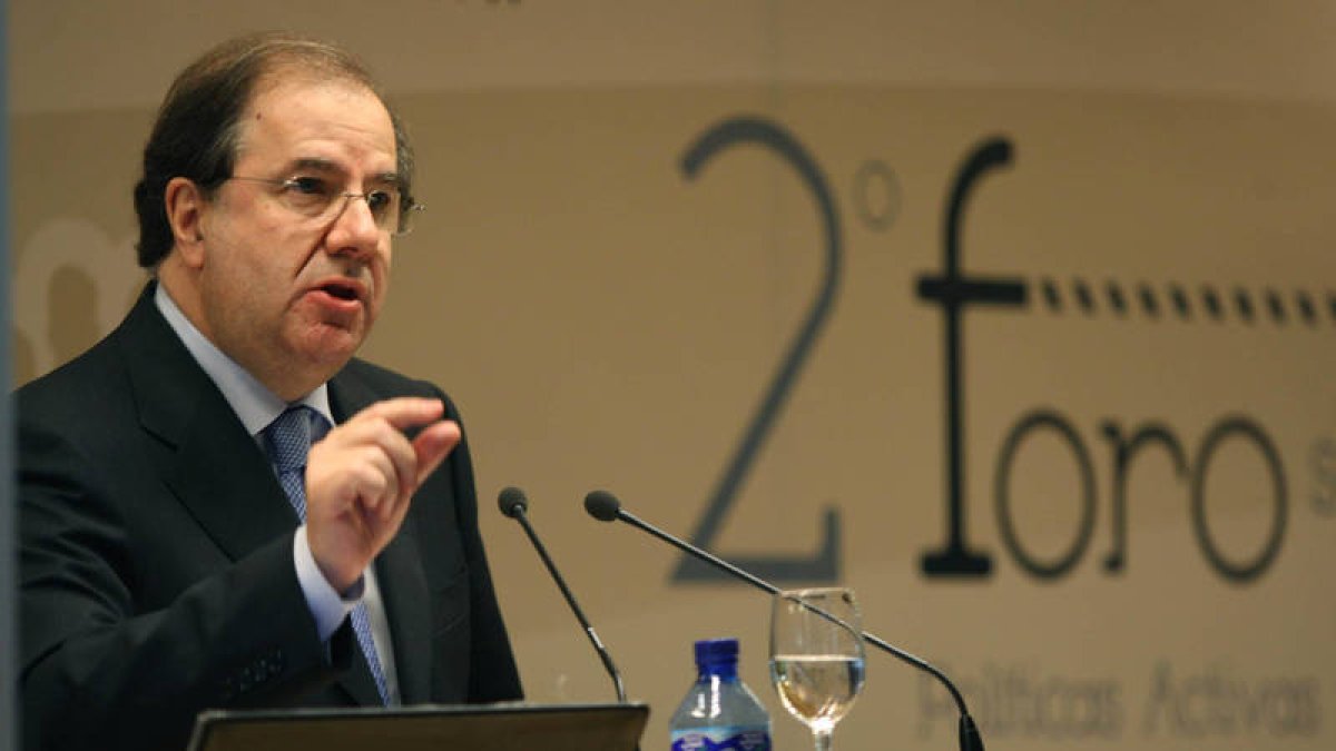 El presidente de la Junta de Castilla y León, Juan Vicente Herrera, clausura el II Foro sobre empleo 'Políticas Activas y Plan Regional de Empleo' . / ICAL-