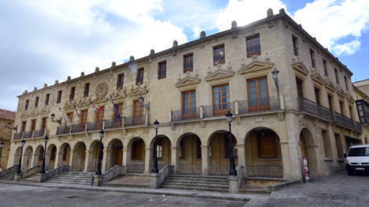 Fachada del Ayuntamiento de Soria, el de mayor deuda.-