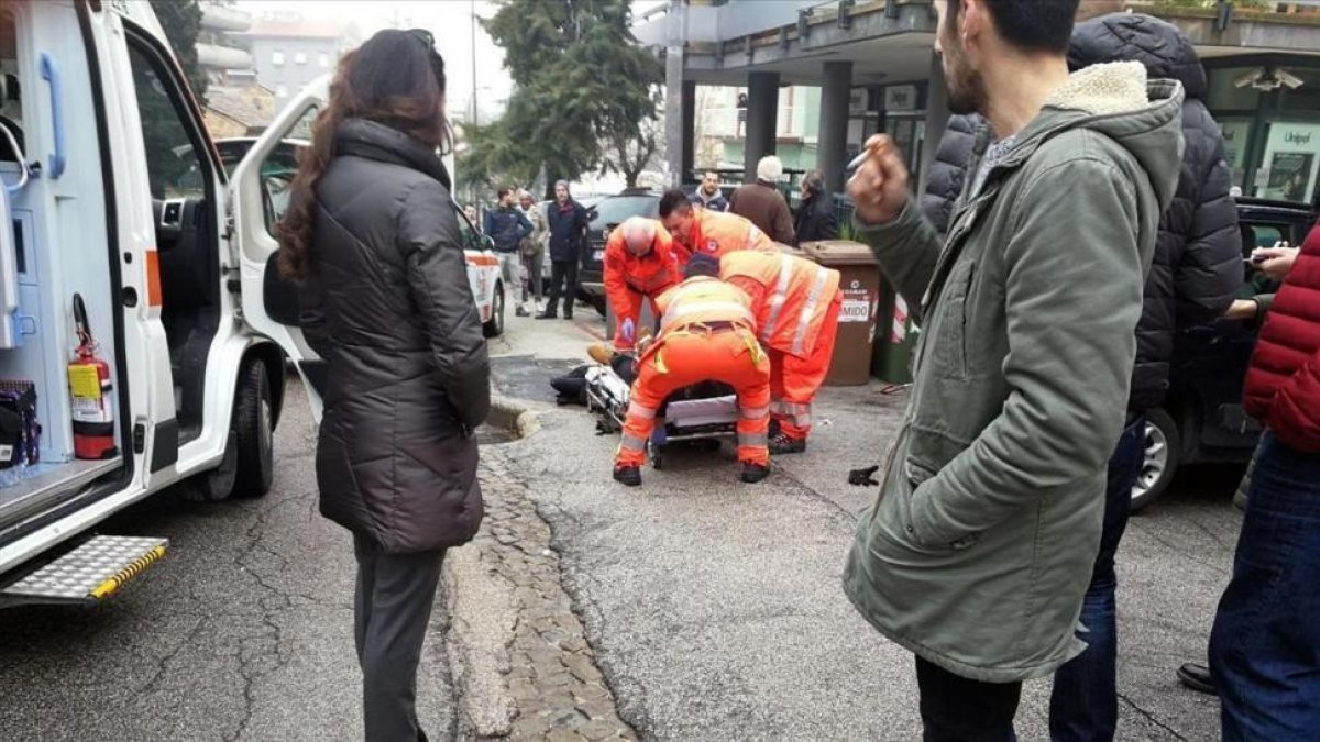 Cuatro inmigrantes heridos en un tiroteo en Macerata, Italia.-EFE