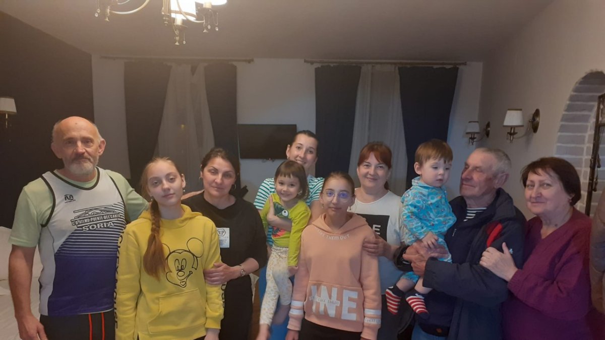 Garrido, el primero por la izquierda, junto a los ucranianos. HDS