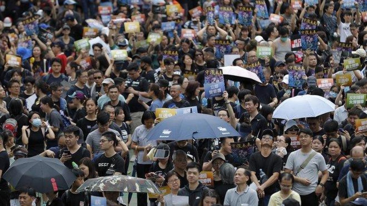 Los manifestantes toman el parque de Po Tsui de Hong Kong.-