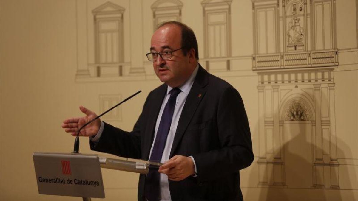 Miquel Iceta, en una rueda de prensa en el Palau de la Generalitat.-ALBERT BERTRAN