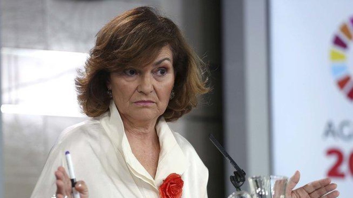 La vicepresidenta del Gobierno, Carmen Calvo, durante un Consejo de Ministros, en julio.-DAVID CASTRO