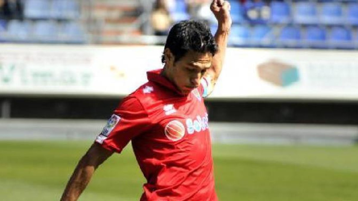 Del Pino tuvo una de las dos únicas ocasiones del Numancia en Córdoba.  / ÁREA 11-