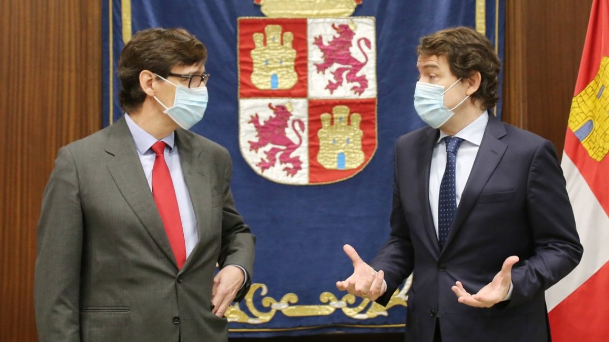 Salvador Illa y Alfonso Fernández Mañueco, en una imagen de archivo. ICAL