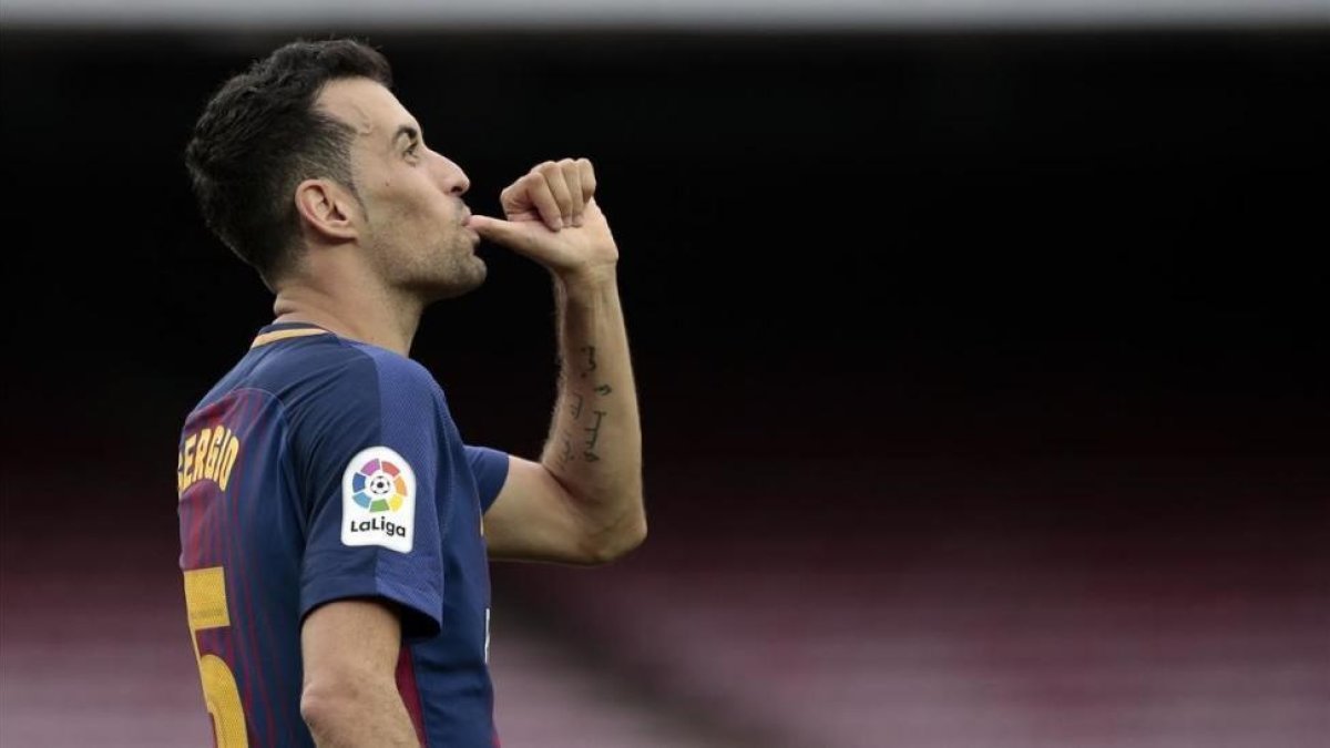 Busquets celebra su gol ante Las Palmas.-AP / MANU FERNÁNDEZ