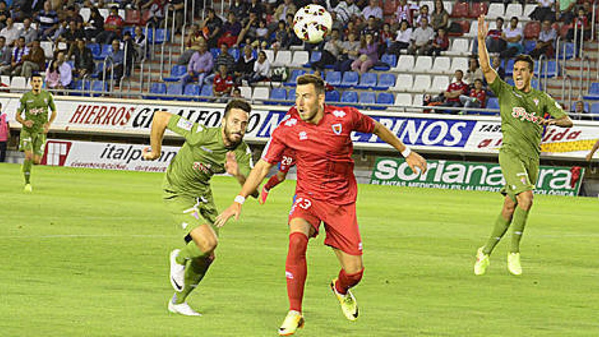 Sergi Enrich formará pareja atacante con Braian. / Álvaro Martínez-