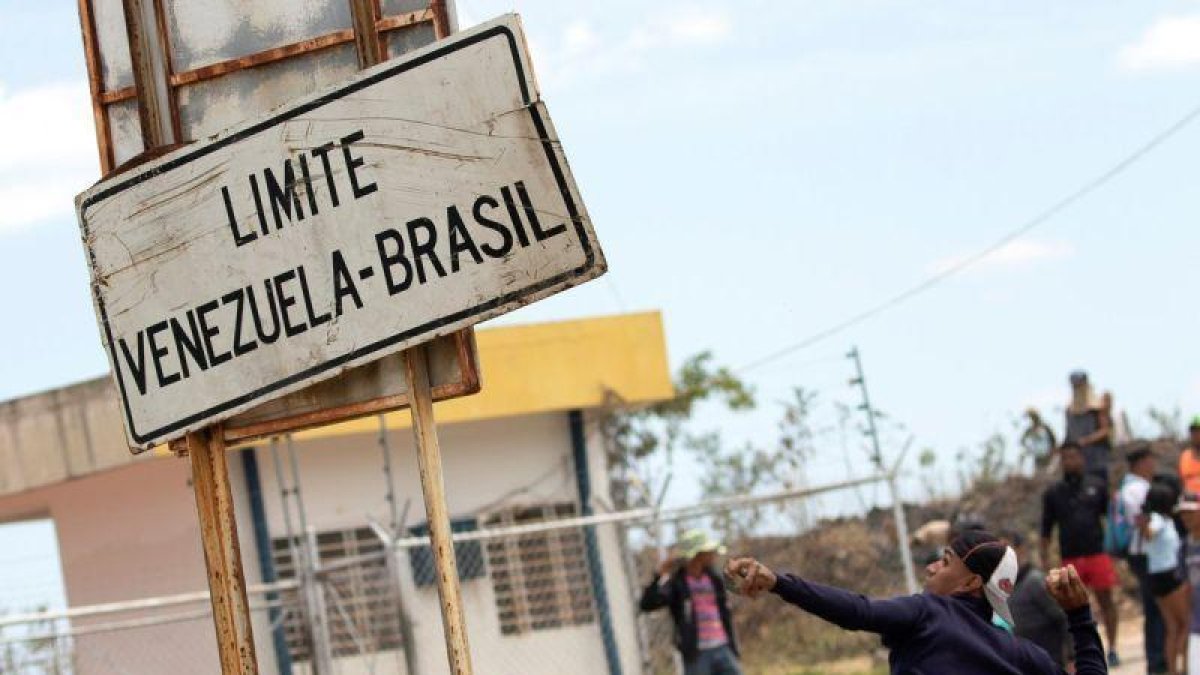 La frontera entre Brasil  y Venezuela ha sido escenario de disturbios.-EFE