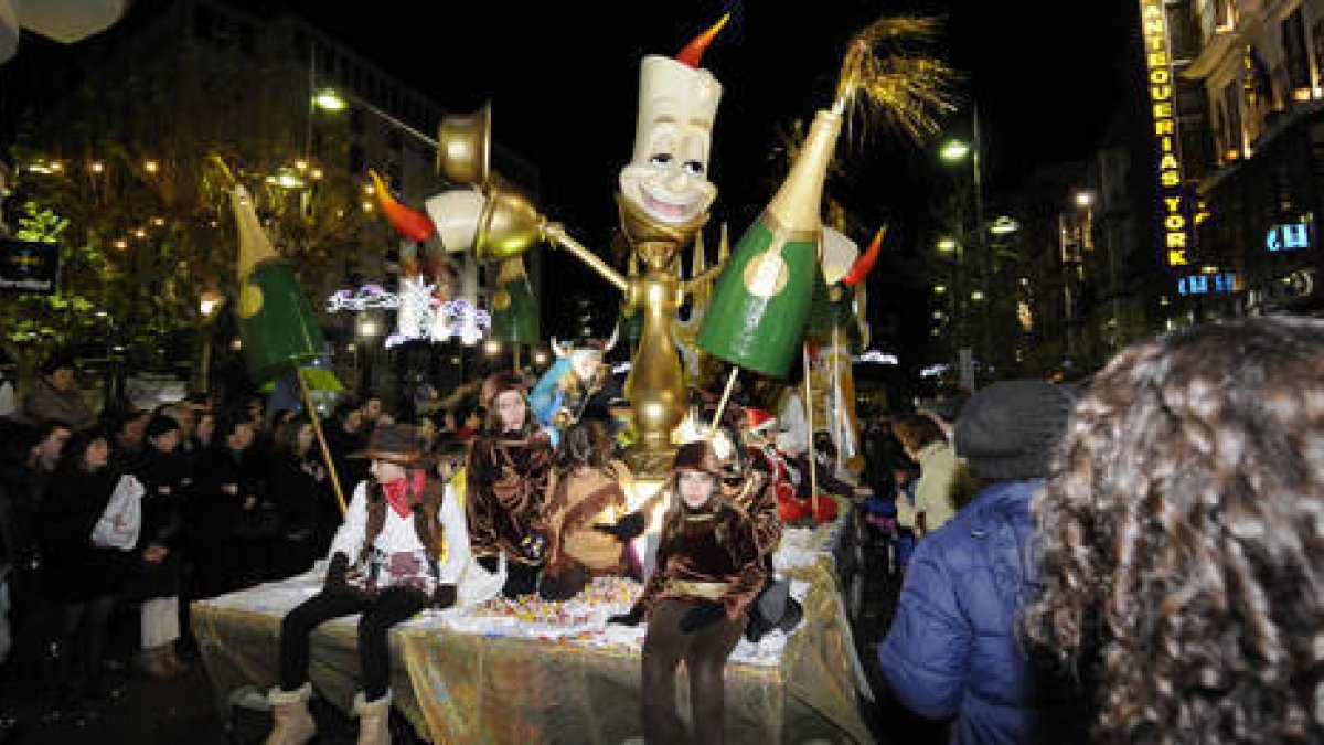 Un momento de la cabalgata celebrada ayer por las calles de Soria.  / Ú.S.-