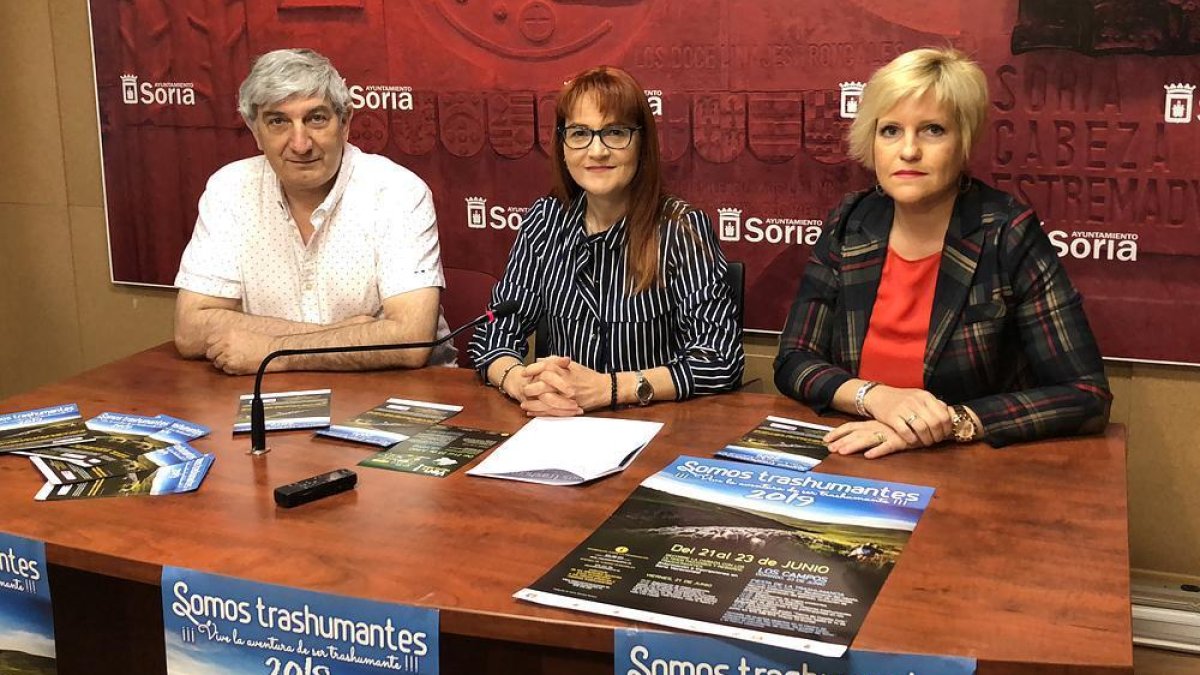 De izquierda a derecha, José María Valoria, Ana Calvo y Raquel Soria.-J.A.C.