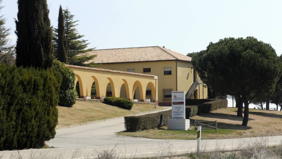 Escuela de Capataces de Almazán.-VALENTÍN GUISANDE