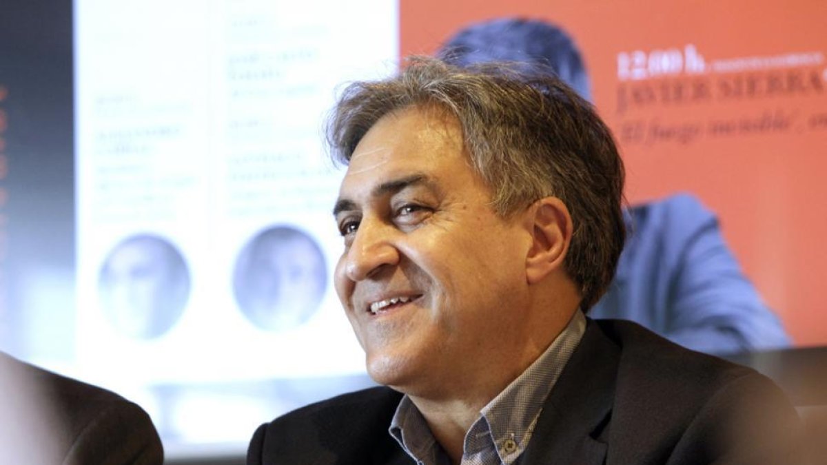 El alcalde de Soria y José Luis Corral, ayer, en la inauguración de las jornadas.-Luis Ángel Tejedor
